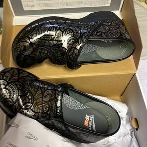Dansko nursing clogs XP 20 New in box